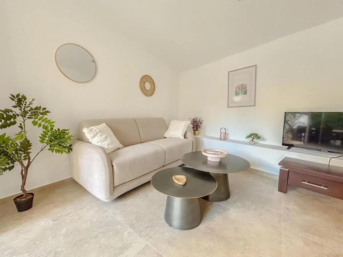 Charmant Studio Avec Parking Terrasse Et Proche De La Plage Saint-Raphael