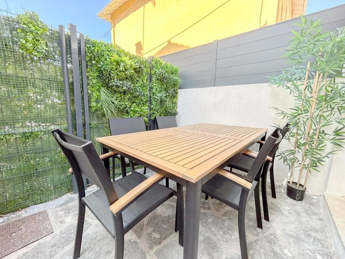 Charmant Studio Avec Parking Terrasse Et Proche De La Plage Saint-Raphael  France